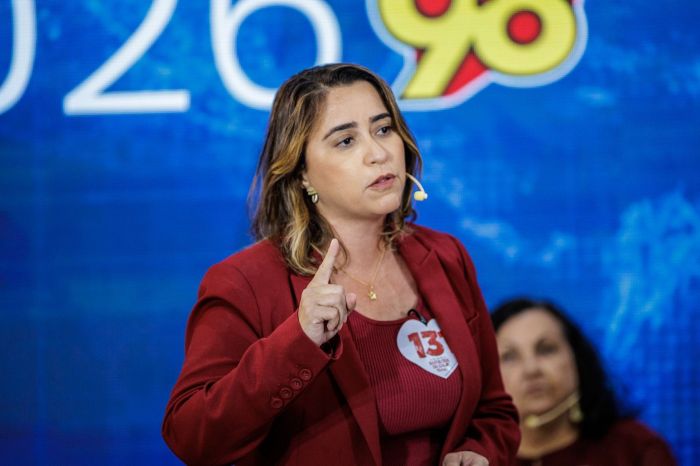 Leia mais sobre o artigo DEBATE 98 FM: Samanda enfrenta candidato da extrema direita e chama grupo de “turma da contradição e do atraso” e defende legado de Fátima