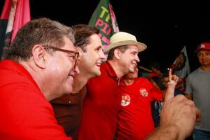 Leia mais sobre o artigo Jandaíra fechada com Rafael: prefeito, ex-prefeita e vereadores declaram apoio ao candidato a senador