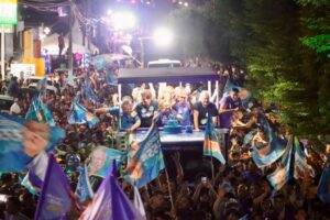 Leia mais sobre o artigo Robinson Faria participa ao lado de Allyson, Zenaide, Júlio César e lideranças do maior ato político da história de Ceará-Mirim em arrastão com multidão pelas ruas da cidade