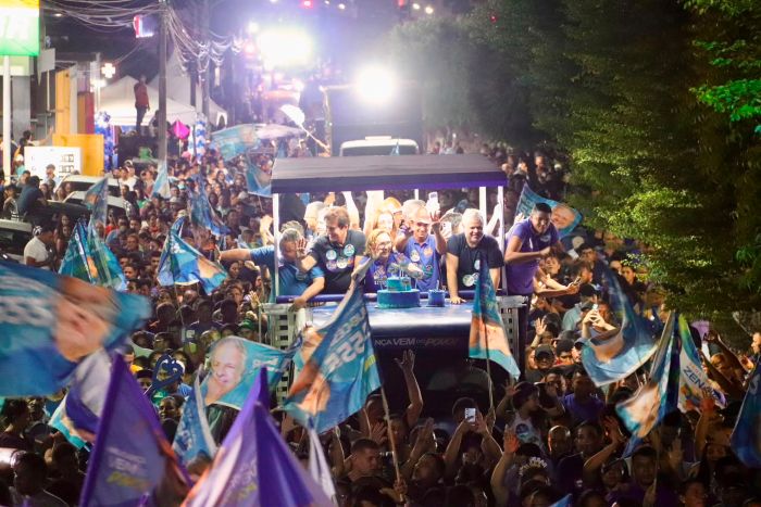 Leia mais sobre o artigo Robinson Faria participa ao lado de Allyson, Zenaide, Júlio César e lideranças do maior ato político da história de Ceará-Mirim em arrastão com multidão pelas ruas da cidade
