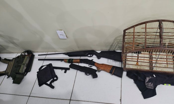 No momento, você está visualizando Três homens são presos por tráfico e posse ilegal de armas durante operação policial no interior do RN