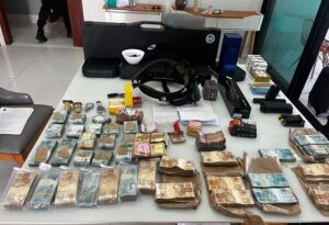 Leia mais sobre o artigo Polícia prende suspeitos de sequestro e homicídio de empresário e apreende mais de R$ 434 mil na Grande Natal