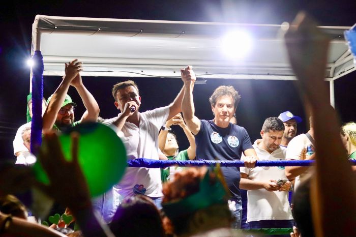No momento, você está visualizando Lajes abraça Robinson Faria em uma das maiores manifestações políticas já vistas na cidade, ao lado do prefeito Felipe Menezes
