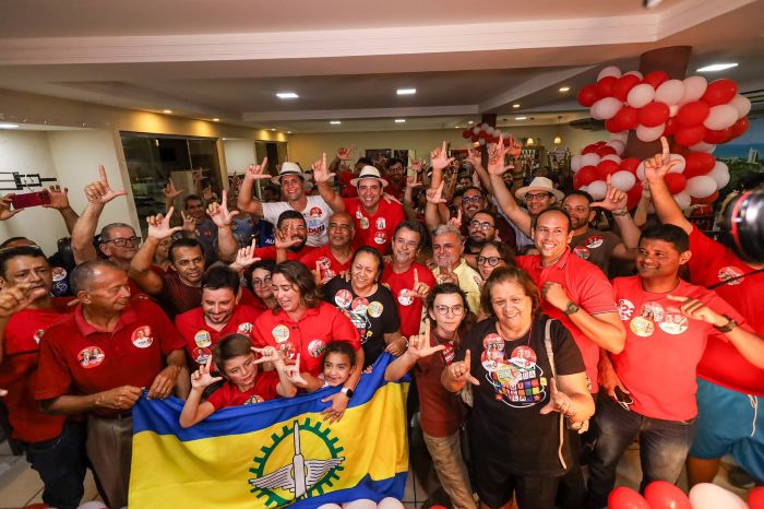 No momento, você está visualizando Cadu de Lula reúne multidão ao lado de Carlos Augusto Maia e lideranças em Parnamirim