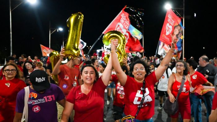Leia mais sobre o artigo Em Mossoró, multidão acompanha Samanda de Lula na tradicional Descida do Alto de São Manoel