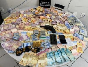 Leia mais sobre o artigo Suspeito de tráfico de drogas escondia R$ 6 mil dentro de parede