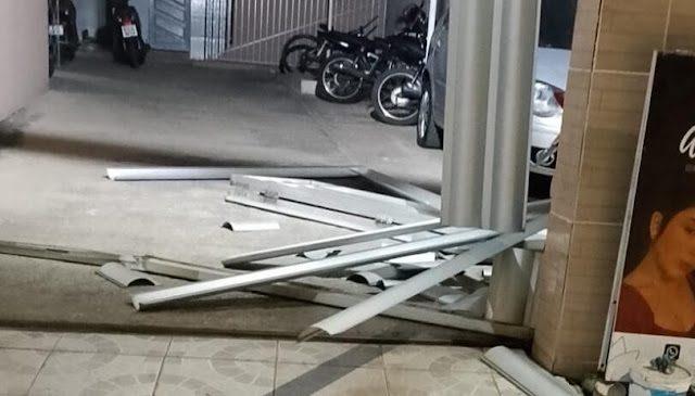 Leia mais sobre o artigo Mulher escapa de ataque a tiros ao se esconder atrás de geladeira
