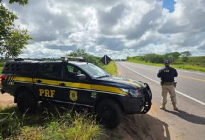 Leia mais sobre o artigo PRF localiza adolescente às margens da BR-226 e o conduz para casa do pai no RN