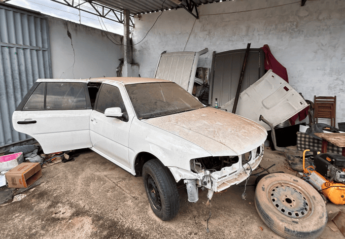 Leia mais sobre o artigo Rastreador de carro roubado leva Guarda a quatro veículos em possível desmanche em Parnamirim