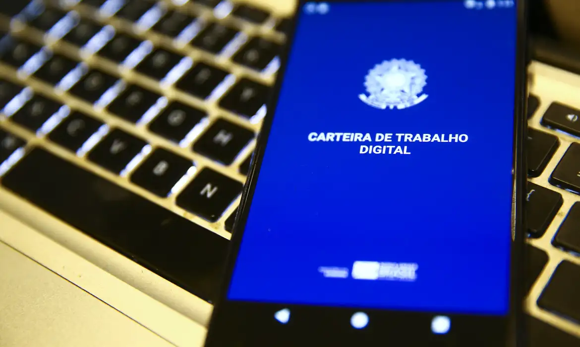 Leia mais sobre o artigo Taxa de desemprego cai para 5,3%, a menor para o trimestre até agosto