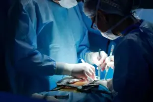 Leia mais sobre o artigo Ceará-Mirim: Justiça determina cobertura de cirurgia bariátrica e condena plano de saúde por danos morais