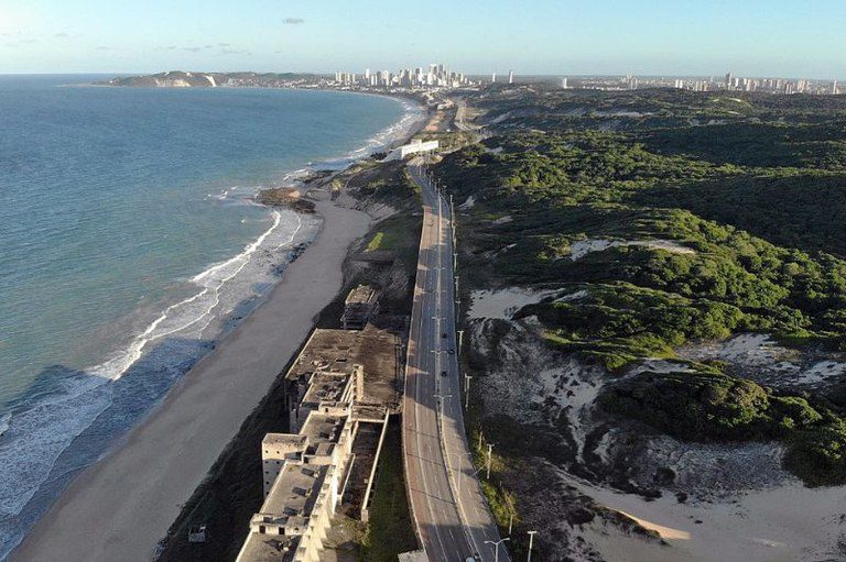 No momento, você está visualizando MPF recorre ao TRF5 para ampliar a proteção de áreas desocupadas da Via Costeira em Natal (RN)