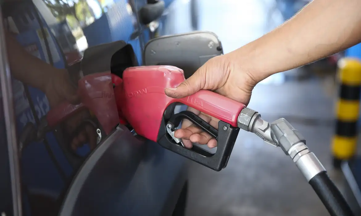Leia mais sobre o artigo Subsídio de R$ 2,12 ao diesel deve ser mantido por 30 dias