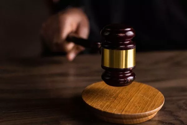 Leia mais sobre o artigo Perita do ITEP deverá ser reintegrada até conclusão de revisão administrativa em processo de demissão