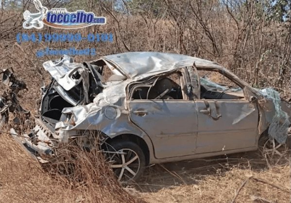 Leia mais sobre o artigo Acidente entre carro e motocicleta deixa uma pessoa morta e duas feridas na BR-304, em Assú