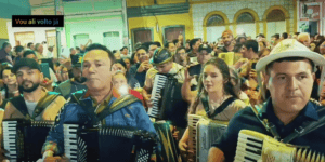 Leia mais sobre o artigo Tiago Coroinha participa do 1º Cortejo das Sanfonas ao lado de Amazan