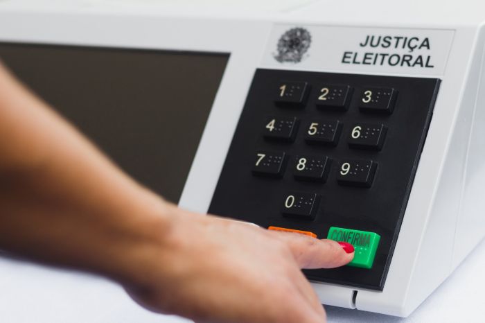 Leia mais sobre o artigo Promotoria Eleitoral de Natal obtém medida protetiva inédita no país para candidata vítima de violência política de gênero