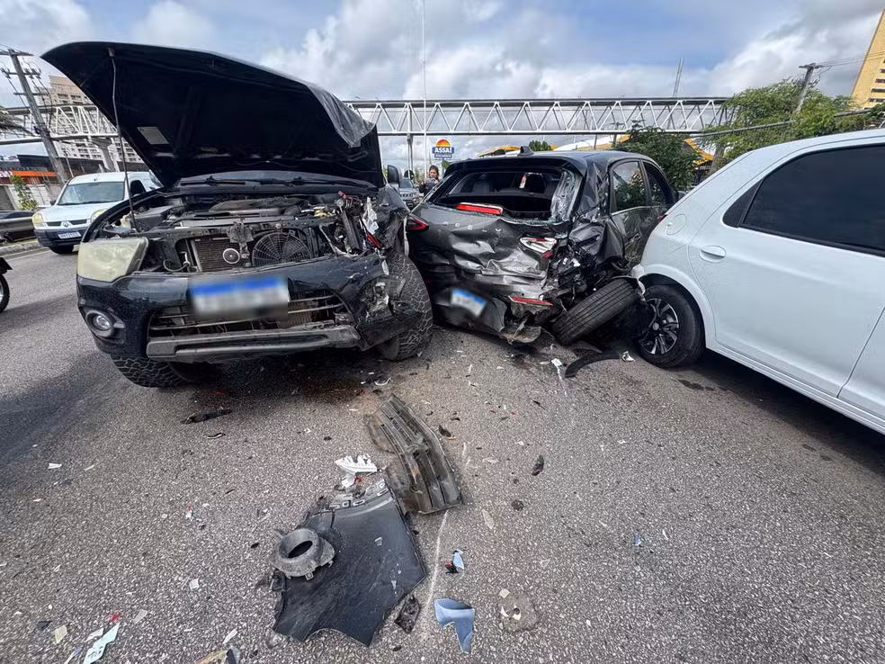 Leia mais sobre o artigo Acidente entre carros e motos causa congestionamento na BR-101 em Natal