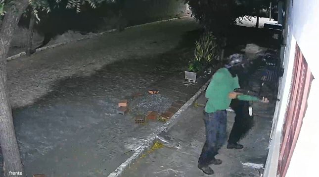 Leia mais sobre o artigo Criminosos invadem casa e executam homem tornozelado no interior do RN
