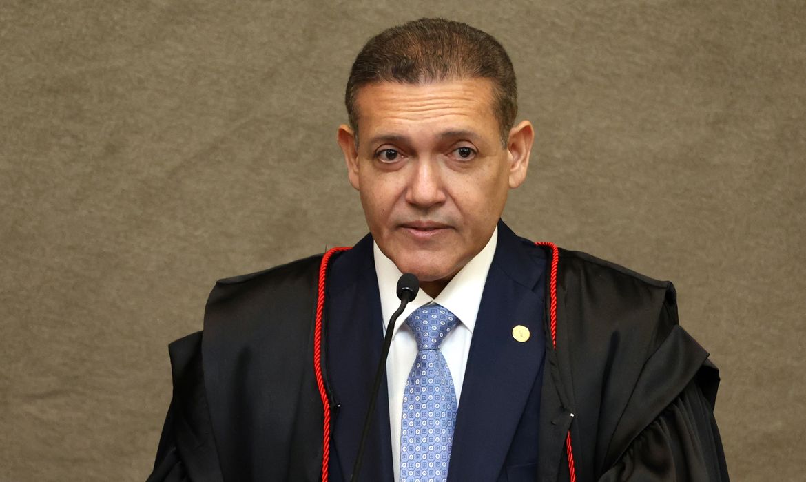 Leia mais sobre o artigo TSE atende Flávio e manda suspender canal do whatsapp Exército do Lula