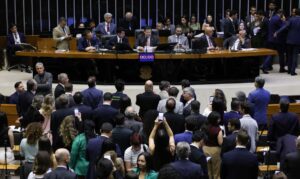 Leia mais sobre o artigo Alcolumbre marca votação da PEC pelo fim da 6×1 para quarta-feira