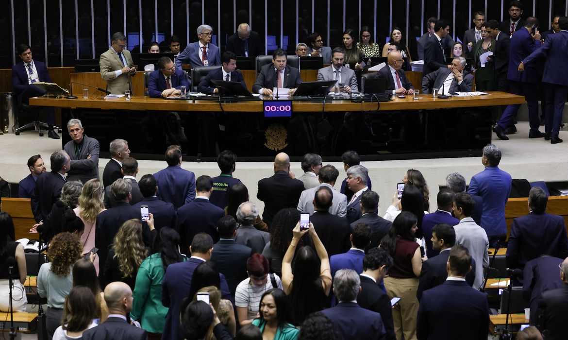 Leia mais sobre o artigo Alcolumbre marca votação da PEC pelo fim da 6×1 para quarta-feira