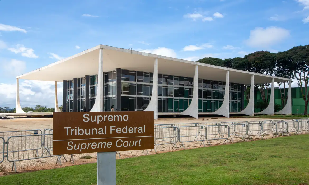 Leia mais sobre o artigo Homem é preso ao tentar invadir a sede do STF em Brasília