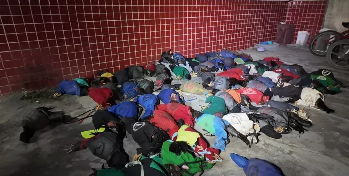Leia mais sobre o artigo Rinha de galos é fechada em Mossoró e termina com 75 animais apreendidos e 50 pessoas conduzidas à delegacia