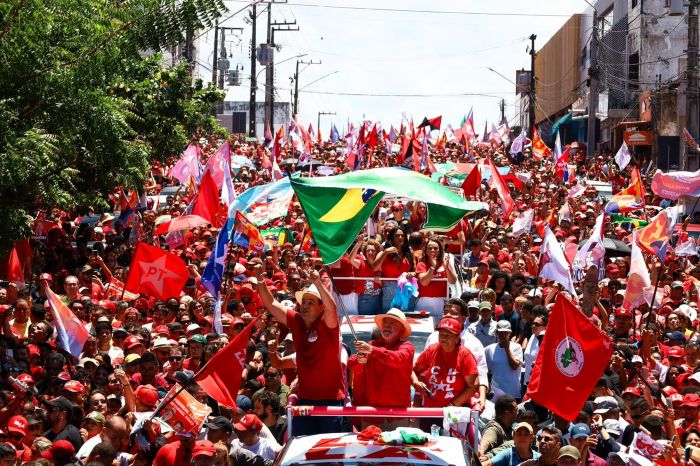 Leia mais sobre o artigo Lula e Cadu reúnem mais de 100 mil pessoas em passeata histórica em Natal