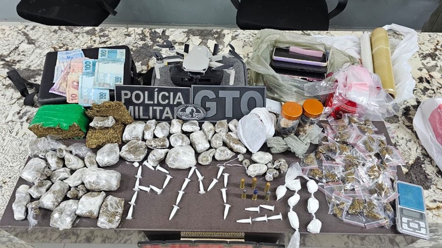 Leia mais sobre o artigo PM apreende grande quantidade de drogas, drone e munições no interior do RN