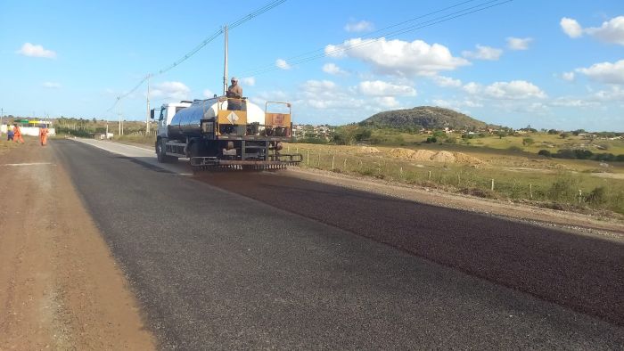 Leia mais sobre o artigo Governo do RN avança na recuperação de rodovias em Boa Saúde e região Agreste