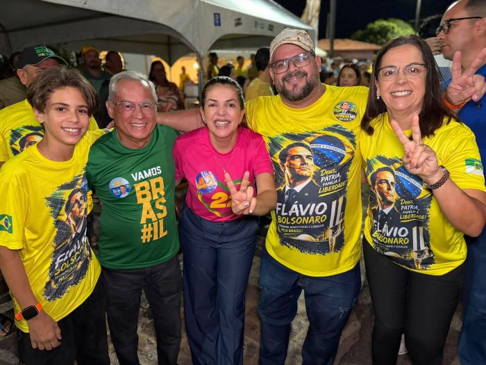 Leia mais sobre o artigo Nina Souza participa de carreata pelas ruas de Monte Alegre em apoio a Flávio Bolsonaro