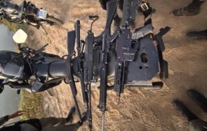 Leia mais sobre o artigo Polícia apreende quatro fuzis, pistolas, espingarda e drogas na Grande Natal