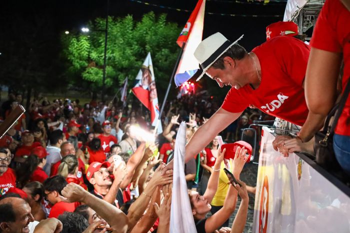 No momento, voc&ecirc; est&aacute; visualizando Cadu de Lula comanda piseiro hist&oacute;rico nas ruas de Caic&oacute; ap&oacute;s intensa agenda no Serid&oacute;