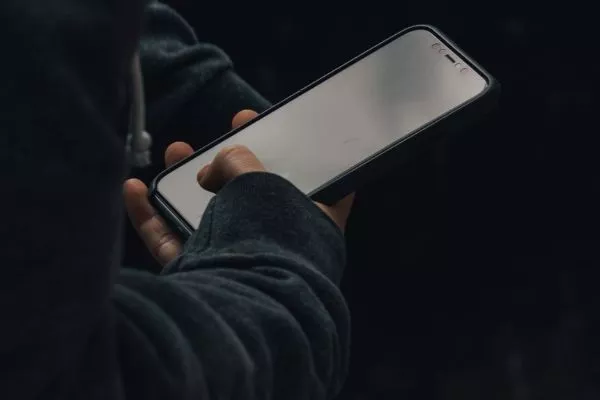 No momento, você está visualizando Comerciante é condenado por comprar smartphone roubado
