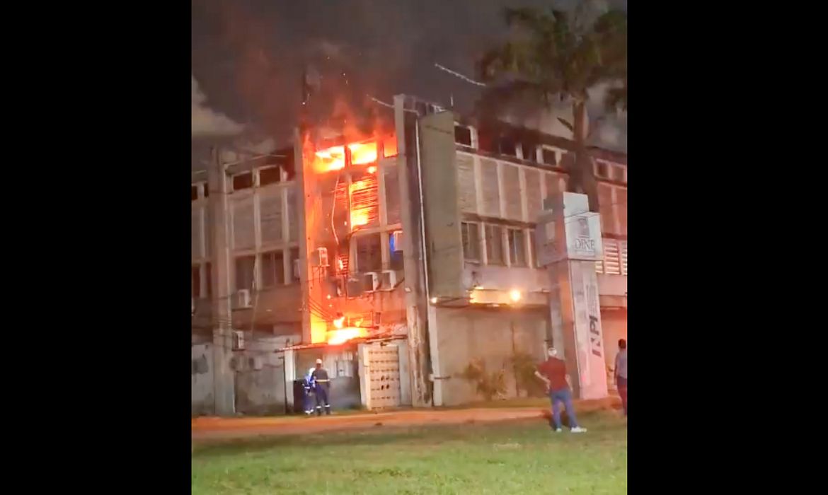 Leia mais sobre o artigo PF vai investigar incêndio na Universidade Federal de Pernambuco