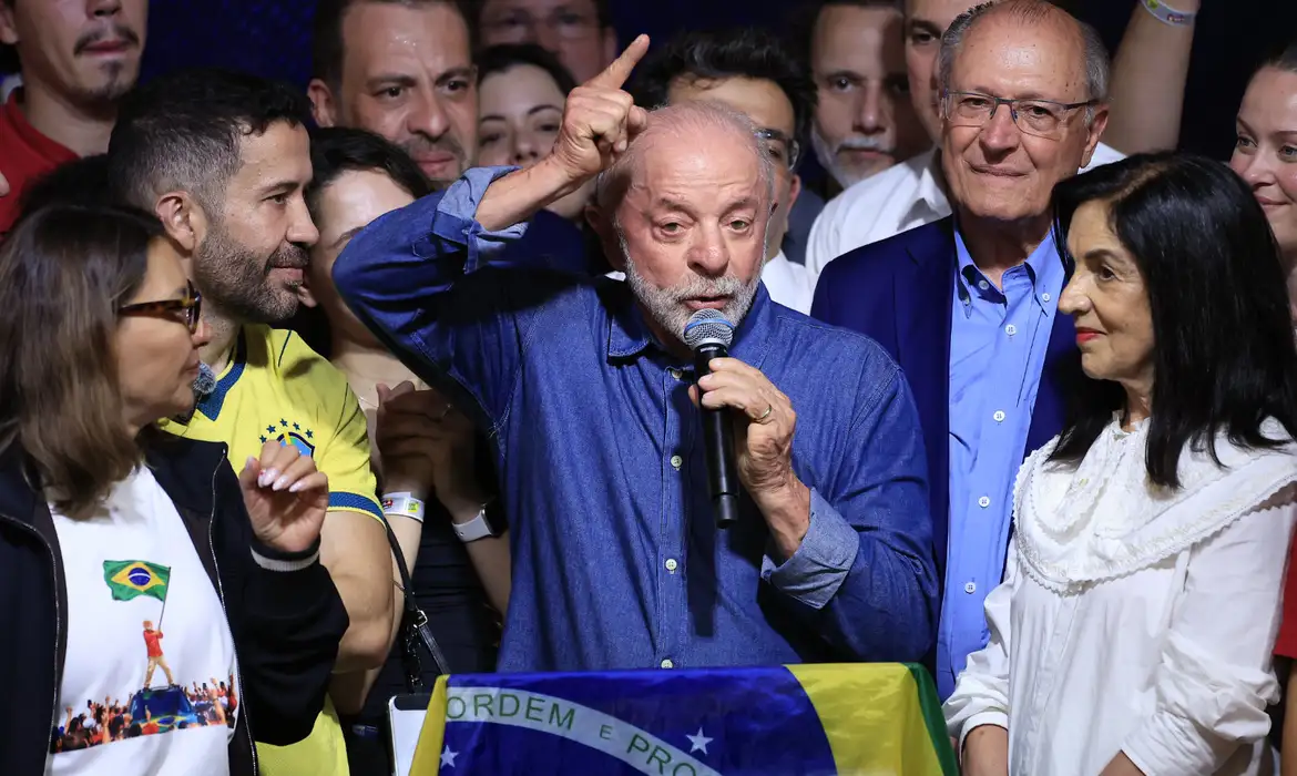 Leia mais sobre o artigo “Vamos mudar o jeito de governar este país”, diz Lula