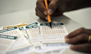 Leia mais sobre o artigo Mega-Sena acumula para R$ 170 milhões; confira os números sorteados