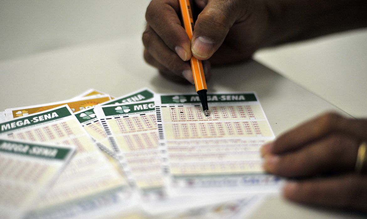 Leia mais sobre o artigo Mega-Sena acumula para R$ 170 milhões; confira os números sorteados