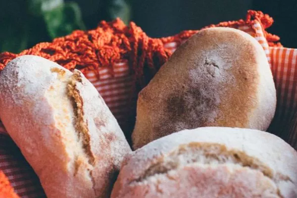 Leia mais sobre o artigo Família receberá R$ 2,5 mil após consumir pães com larvas comprados em padaria de Parnamirim