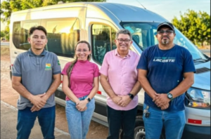 Leia mais sobre o artigo Prefeitura de Jandaíra recebe van zero quilômetro para transporte de crianças autistas e com deficiência