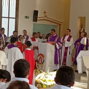 Leia mais sobre o artigo Poço Branco se despede do Monsenhor Robério Camilo em clima de emoção e homenagens