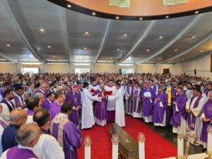 Leia mais sobre o artigo Missa de Exéquias de Monsenhor Robério Camilo reúne centenas de fiéis na Catedral Metropolitana de Natal